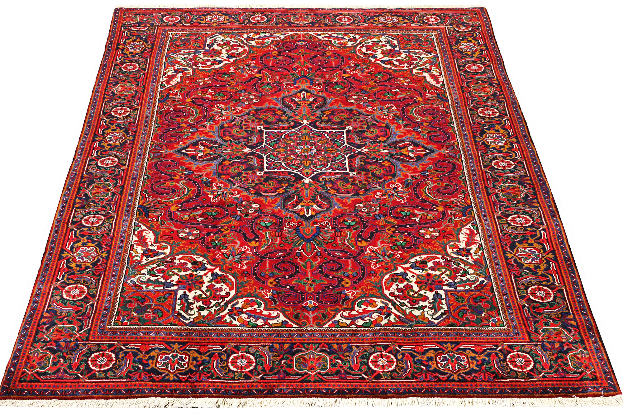 A Heriz carpet, c. 303 x 203 cm.