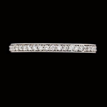 RING, 18K vitguld, briljantslipade diamanter tot ca 0.41 ct. Vikt ca 2 g.