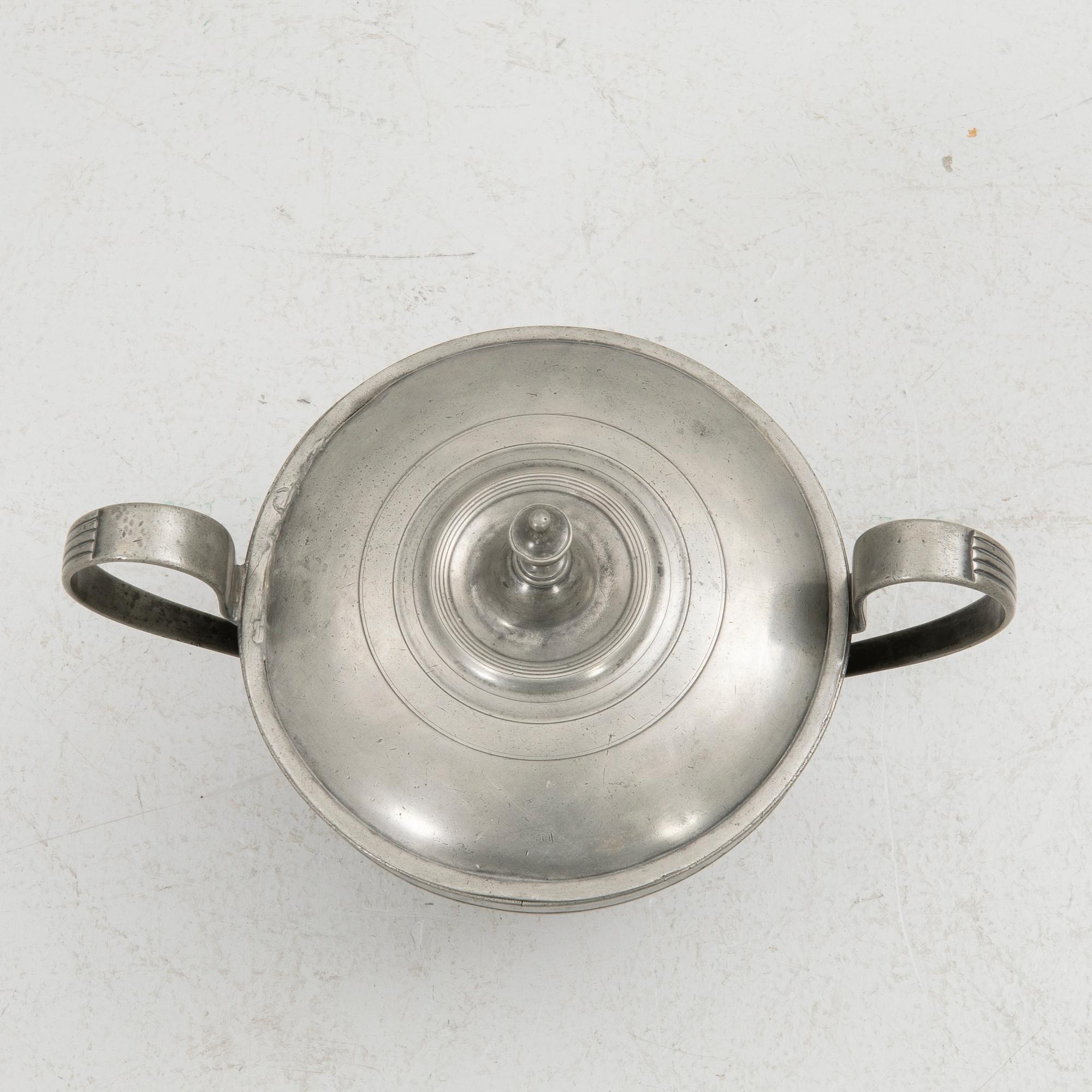Tureen with lid, second half of the 1800s, possibly Germany.