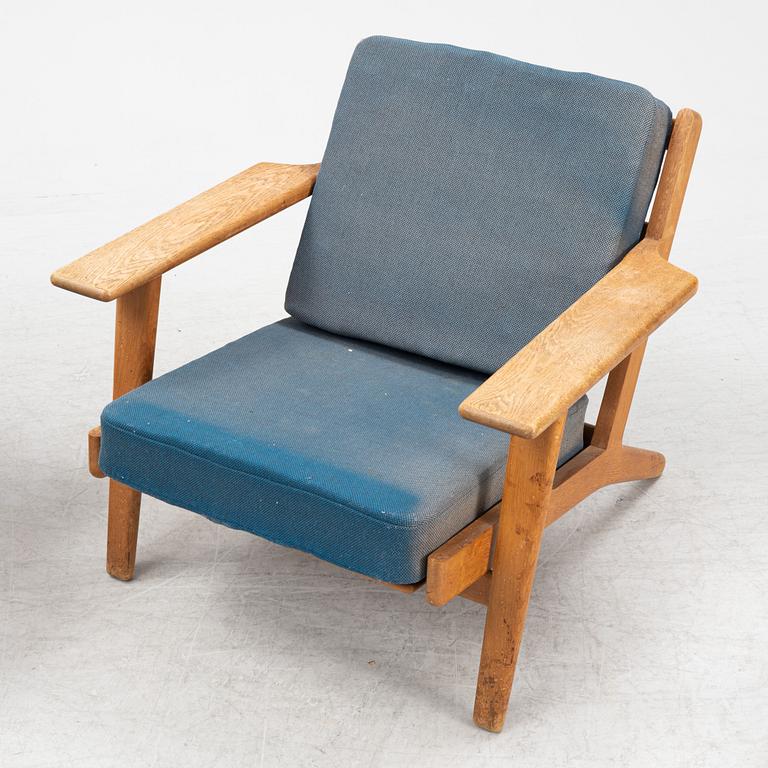 Hans J Wegner, a pair of oak model GE-290, Getama, Gedsted, Denmark.