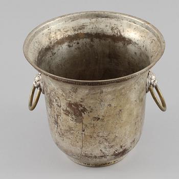 VINKYLARE, vitmetall, 1900-talets första hälft.