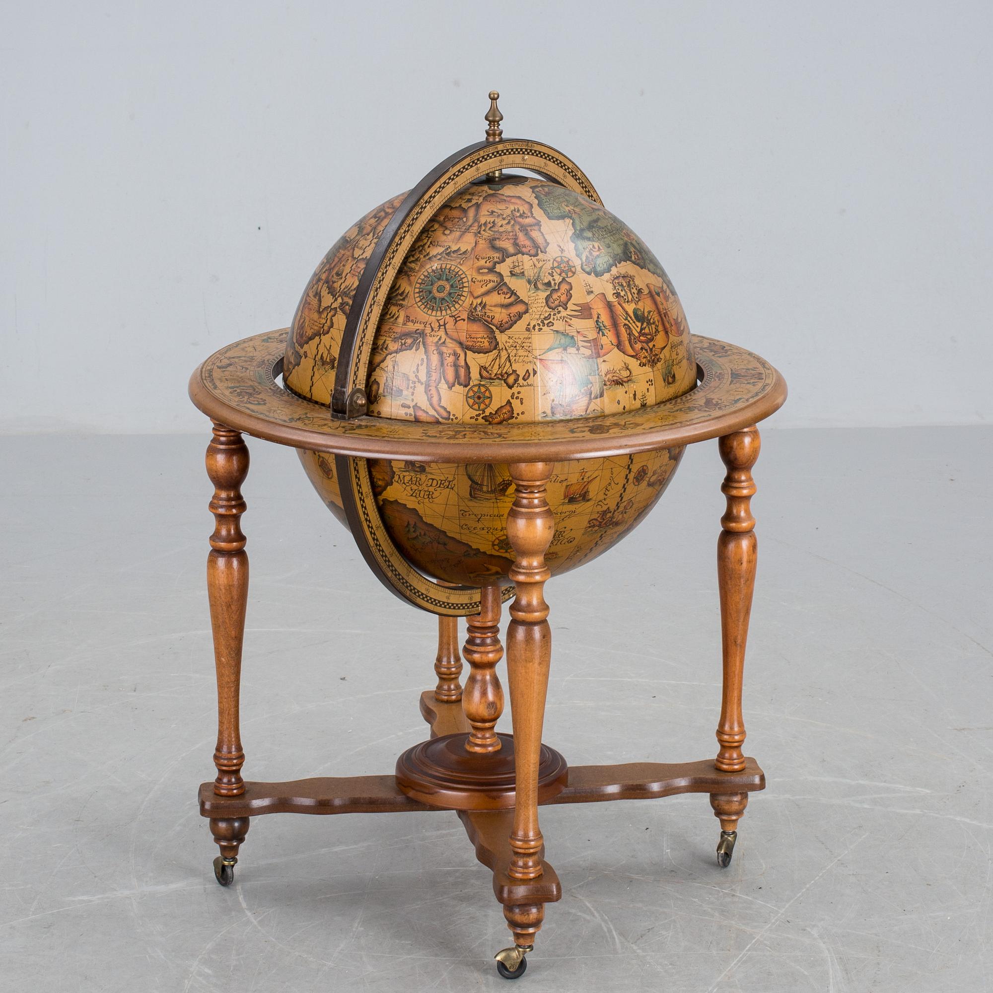 BARSKÅP I FORM AV GLOB, 1900-talets slut.