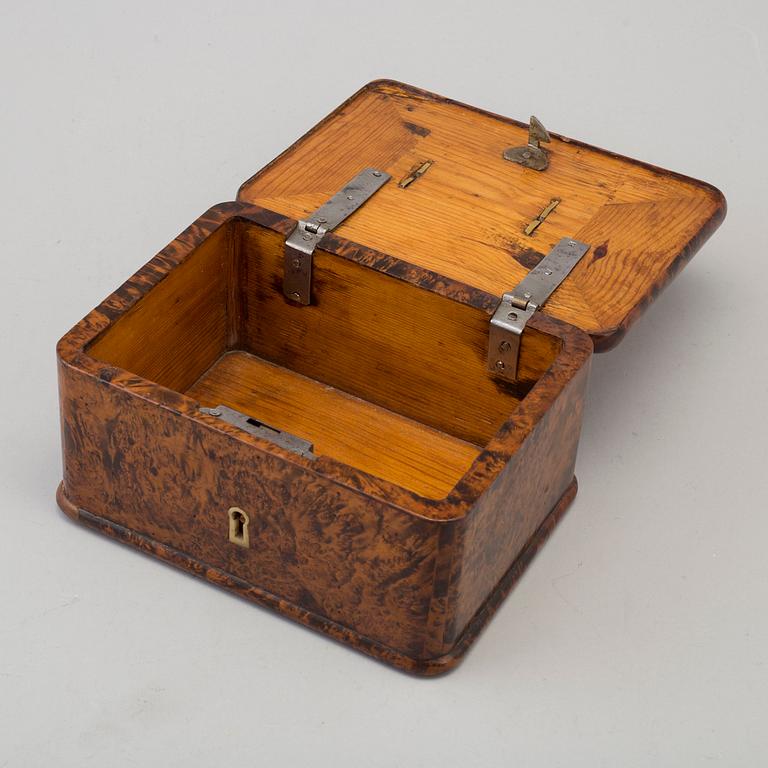 JACOB SIÖLIN, a burr alder veneered box from Köping, signed and numbered 506.