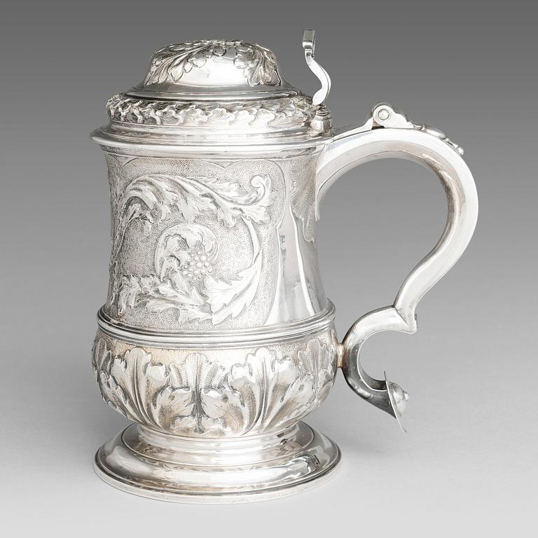 JOHN EDWARDS II, a sterling silver tankard, mark of John Edwards II or possibly of his son, London 1755.