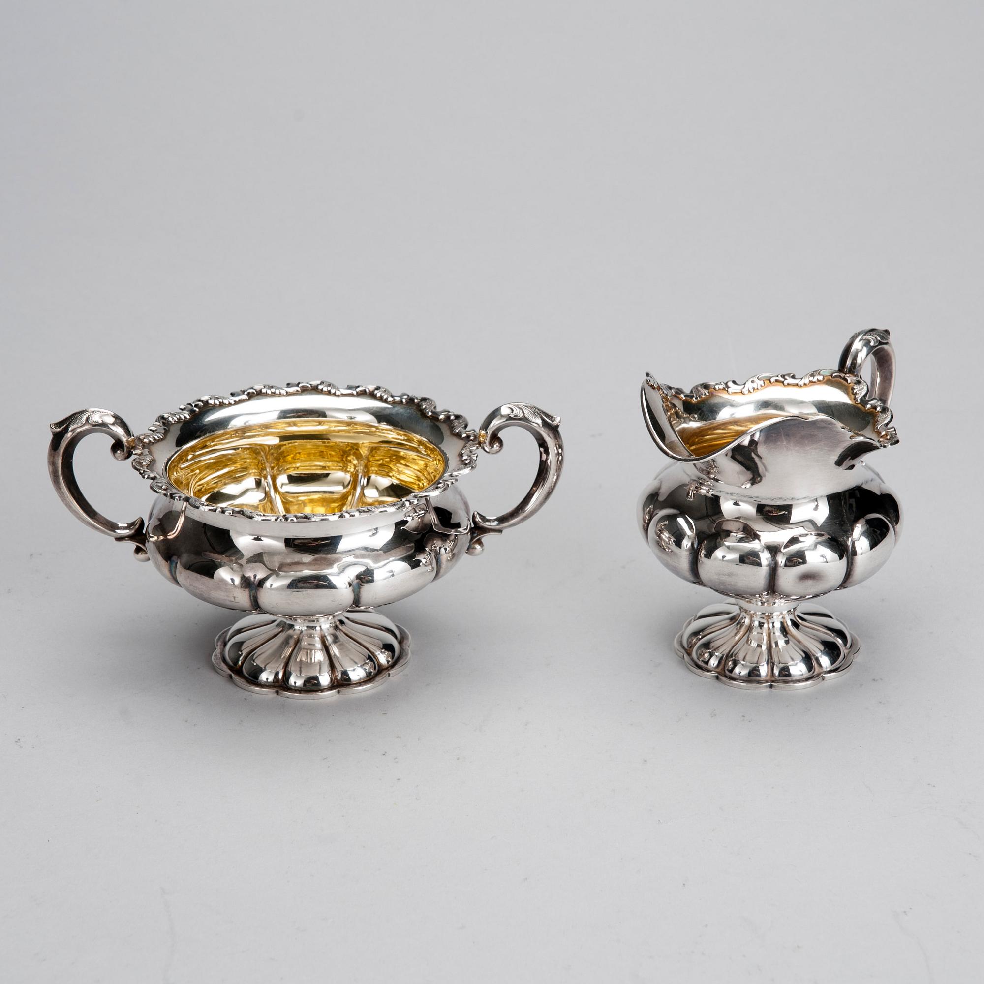 SOCKERSKÅL och GRÄDDSNÄCKA, silver, Auran Kultaseppä, Åbo 1966. Totalvikt ca 346,5 g.