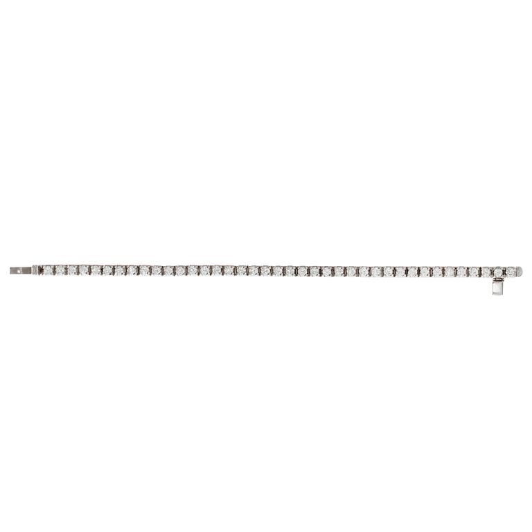 ARMBAND, 18K vitguld. Briljantslipade diamanter ca 5.50 ct. H/vs. Sverige 1969. Längd 18 cm. Vikt 26,2 g.