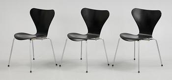 STOLAR, 3 st, "Sjuan" Arne Jacobsen för Fritz Hansen, Danmark.