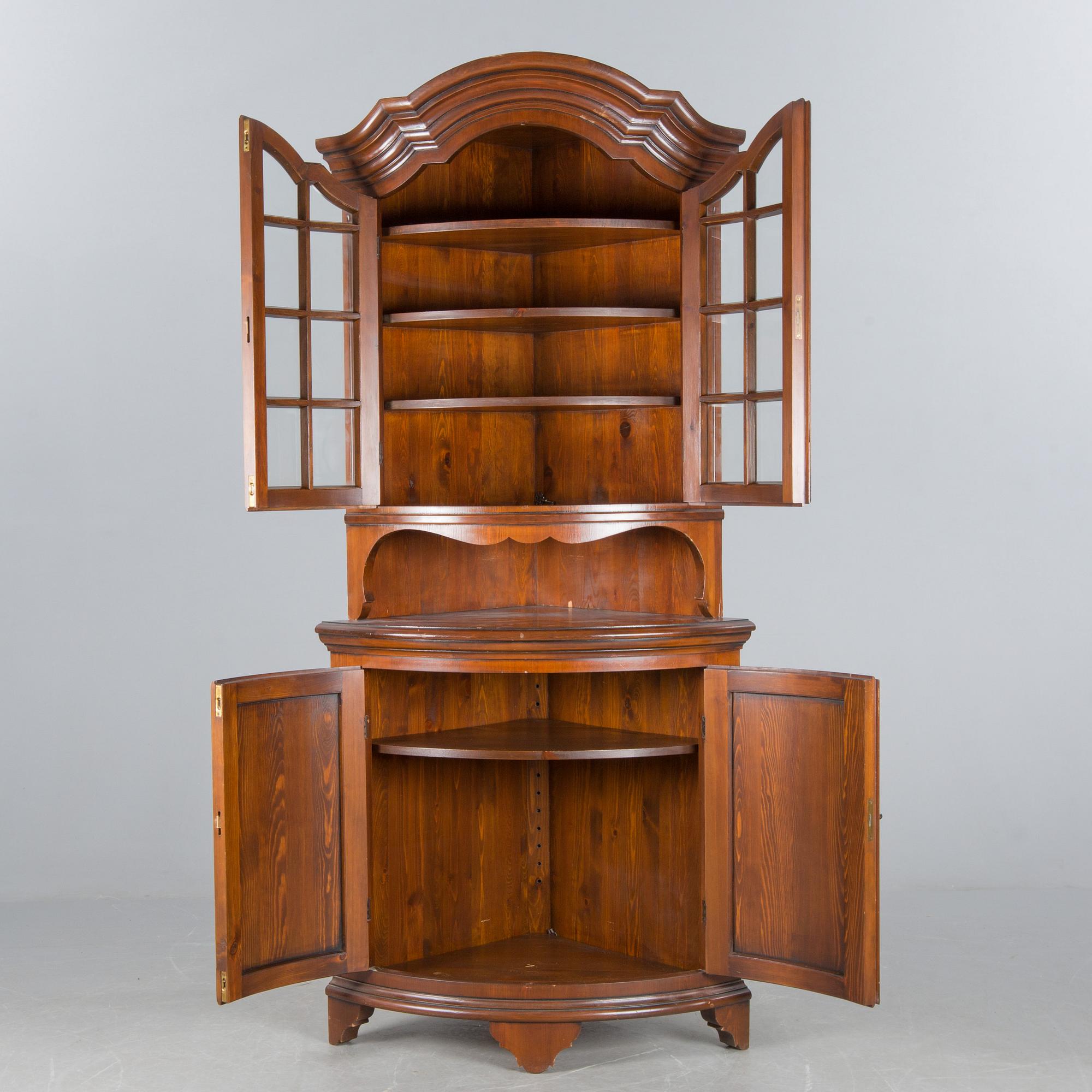 HÖRNSKÅP, ett par, rokokostil, 1900-tal, Åmells.