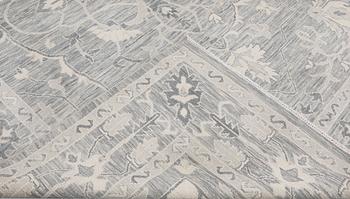 A carpet, Ziegler design, approx. 427 x 305 cm.