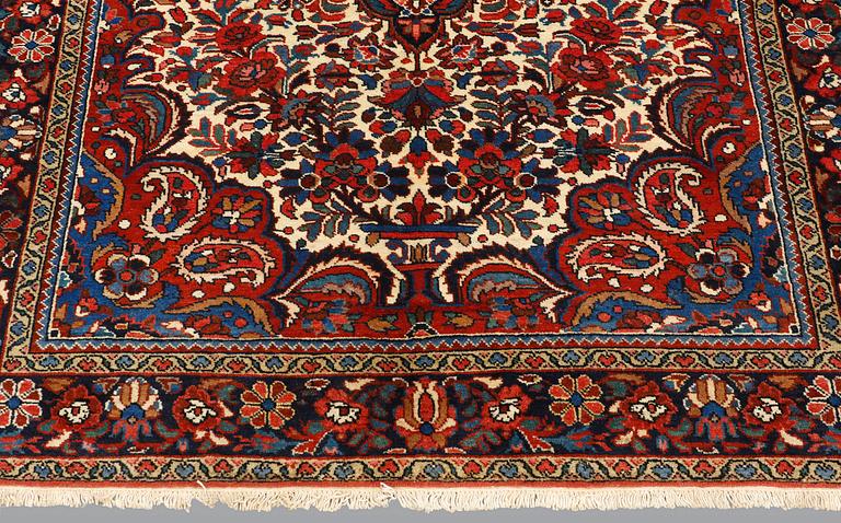 Matta, Arak, ca 209 x 140 cm.