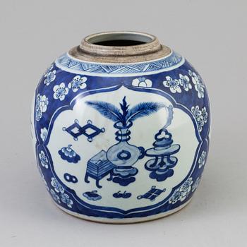 A porcelain jar, China, ca 1900.