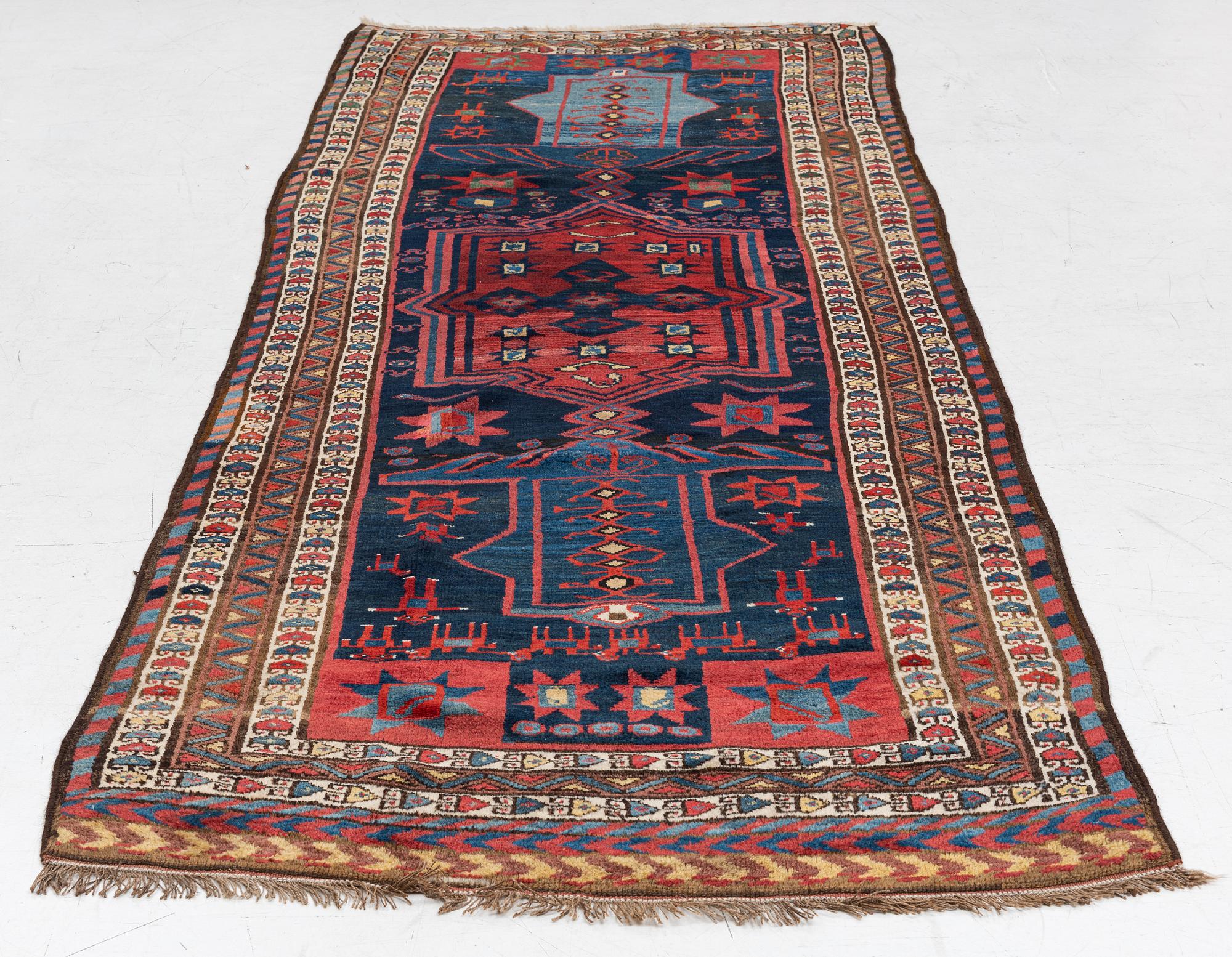 Carpet, antique Lori, approx. 325 x 125 cm.