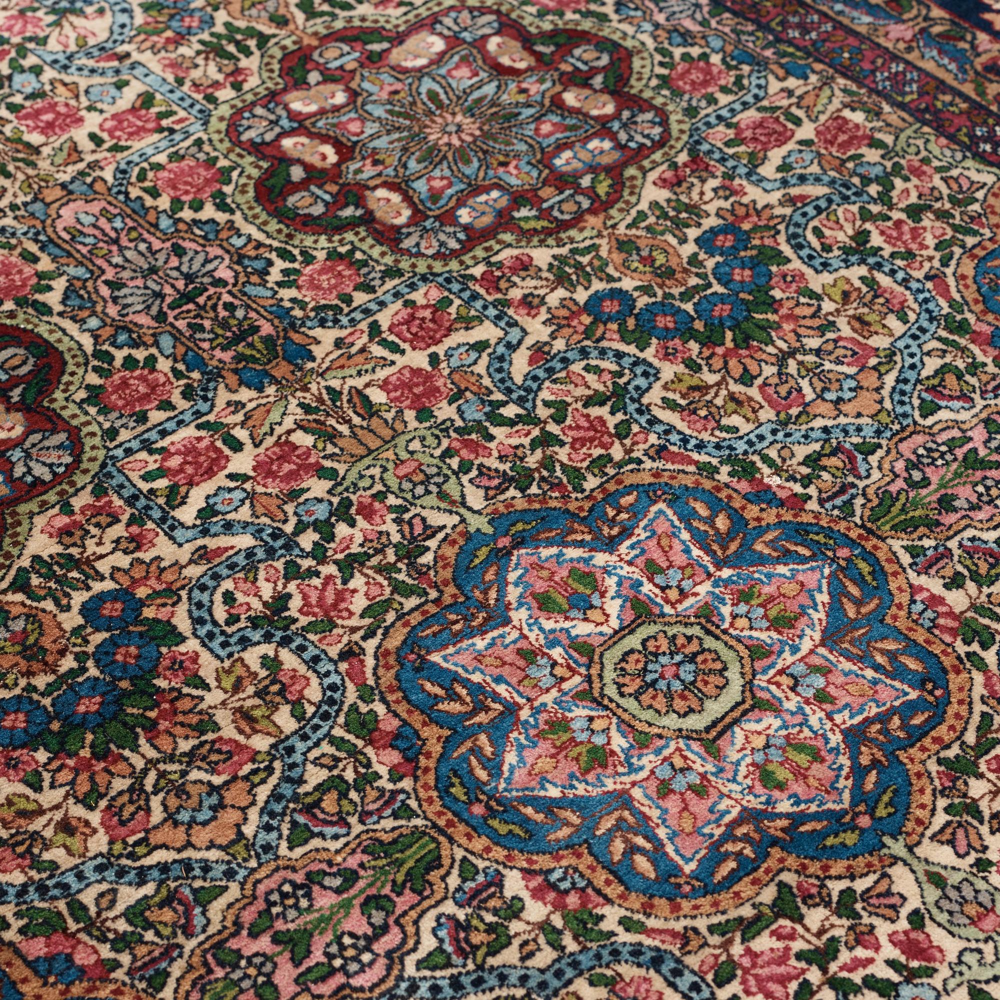 CARPET. Semi-Antique Kerman. 382 x 286,5 cm.