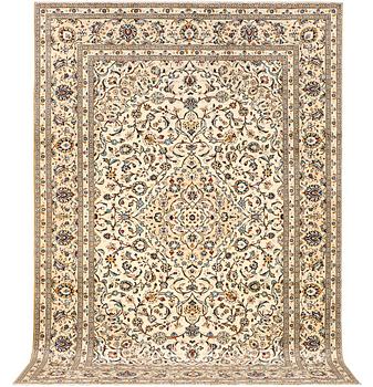 A part silk Kashan carpet, a. 353 x 244 cm.