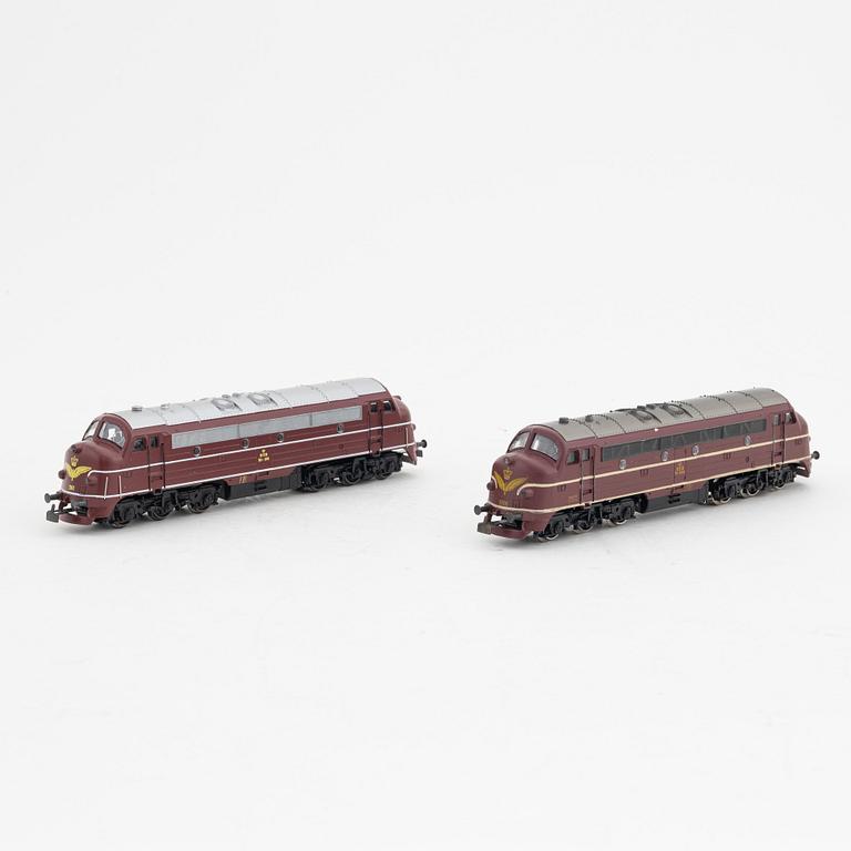 Märklin, lok 2 st, spår H0, i kartong.