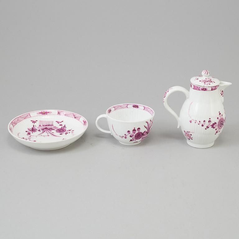 KANNA med LOCK, samt KOPP med FAT, porslin. Meissen, 1700-tal.