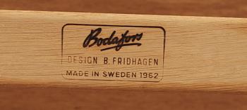 SÄNGBORD, ett par, Bertil Fridhagen, Bodafors, omkring 1900-talets mitt.