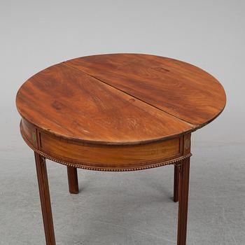 An early 19th Century round mahogany card table.