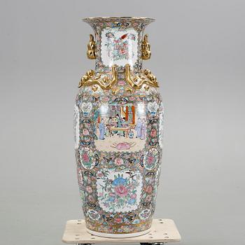 PRAKTVAS, porslin, Kanton, Kina, 1900-tal.