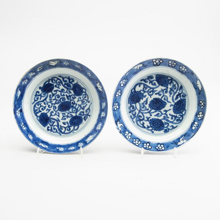 Two blue and white dishes Ming dynasty, Tianqi /Chongzhen.