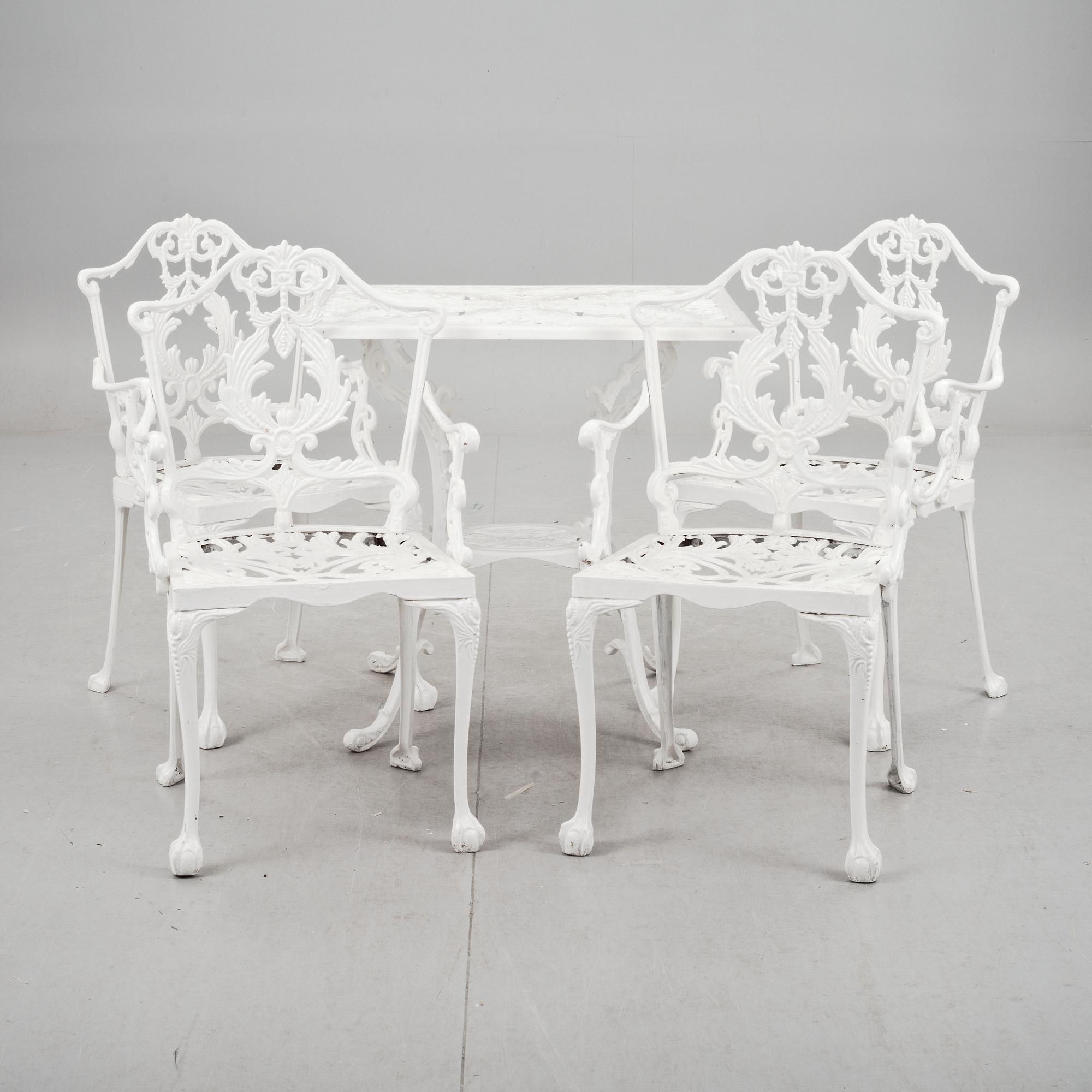 TRÄDGÅRDSGRUPP, 5 delar.  Chippendale-stil. 1900-talets andra hälft.