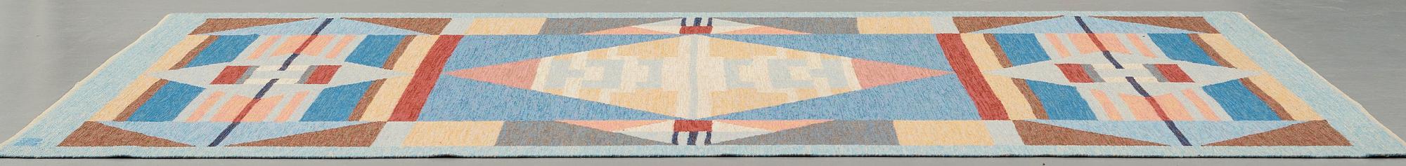 Agda Österberg, MATTA, "Vattenlek" rölakan, ca 302 x 202,5 cm, signerad AÖ.