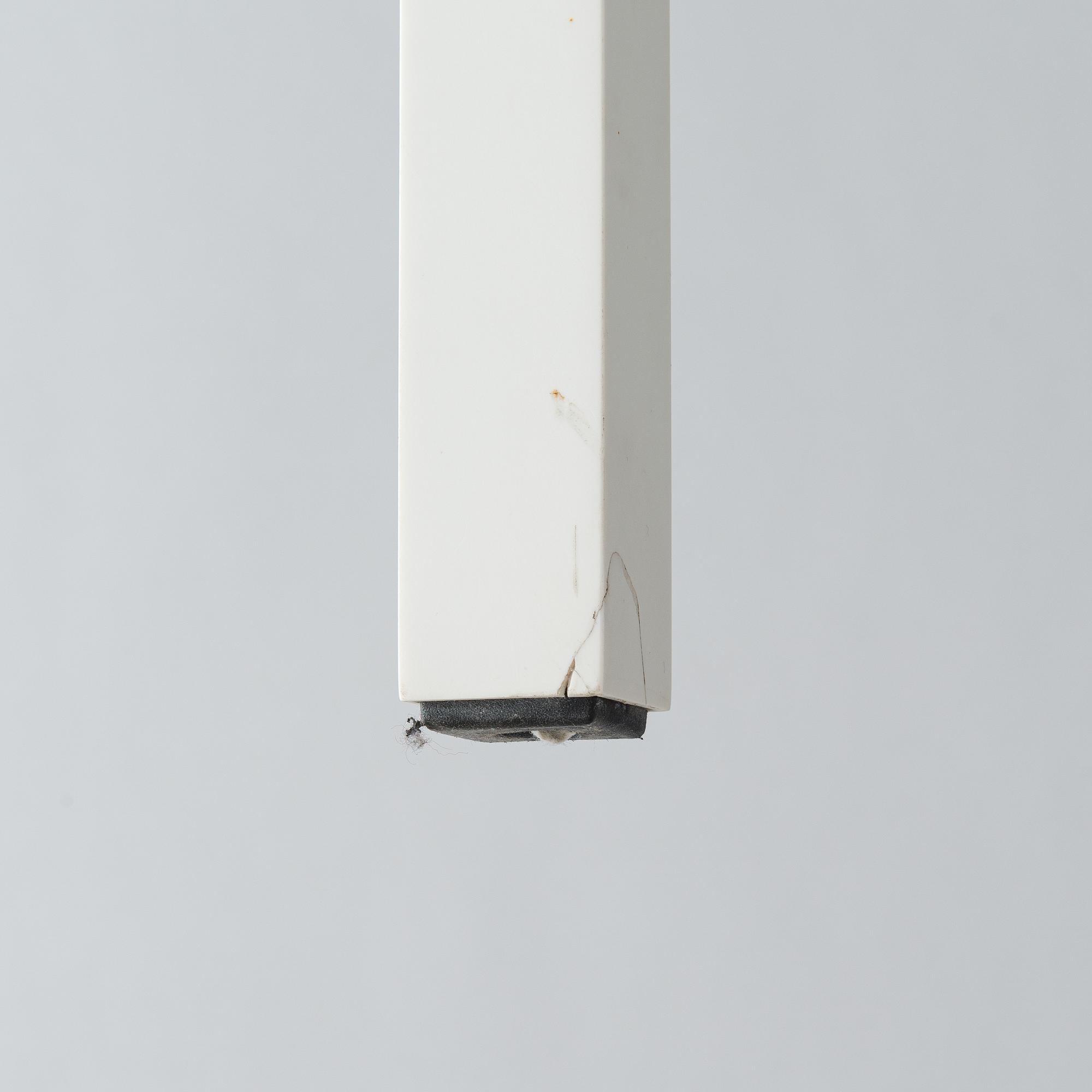 Piergiorgio och Michele Cazzaniga, bord, "Tense", MDF Italia, 2010-tal.