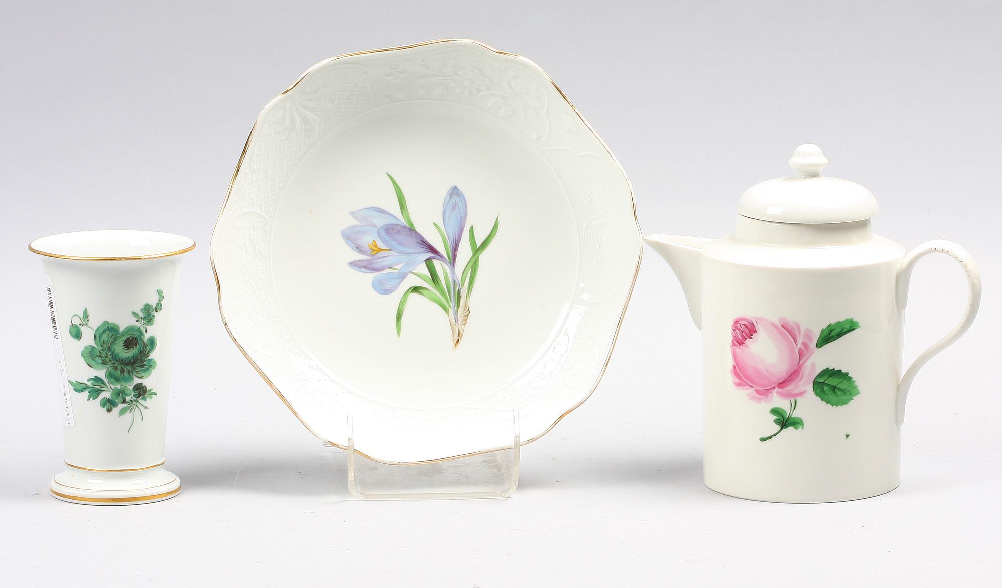 PARTI PORSLIN, 3 delar. Meissen samt Meissenliknande märkning.