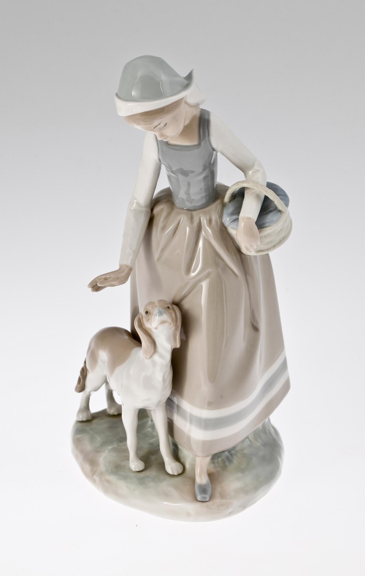 FIGURIN, porslin. Nao, Spanien. 1900-tal.