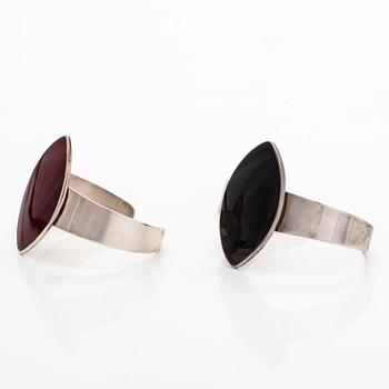 Pekka Piekäinen, rannekorut, 2 kpl, hopea, emali, Platinoro 2007.