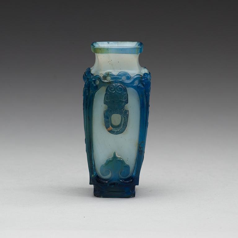 VAS, pekingglas. Qingdynastin (1644-1912).