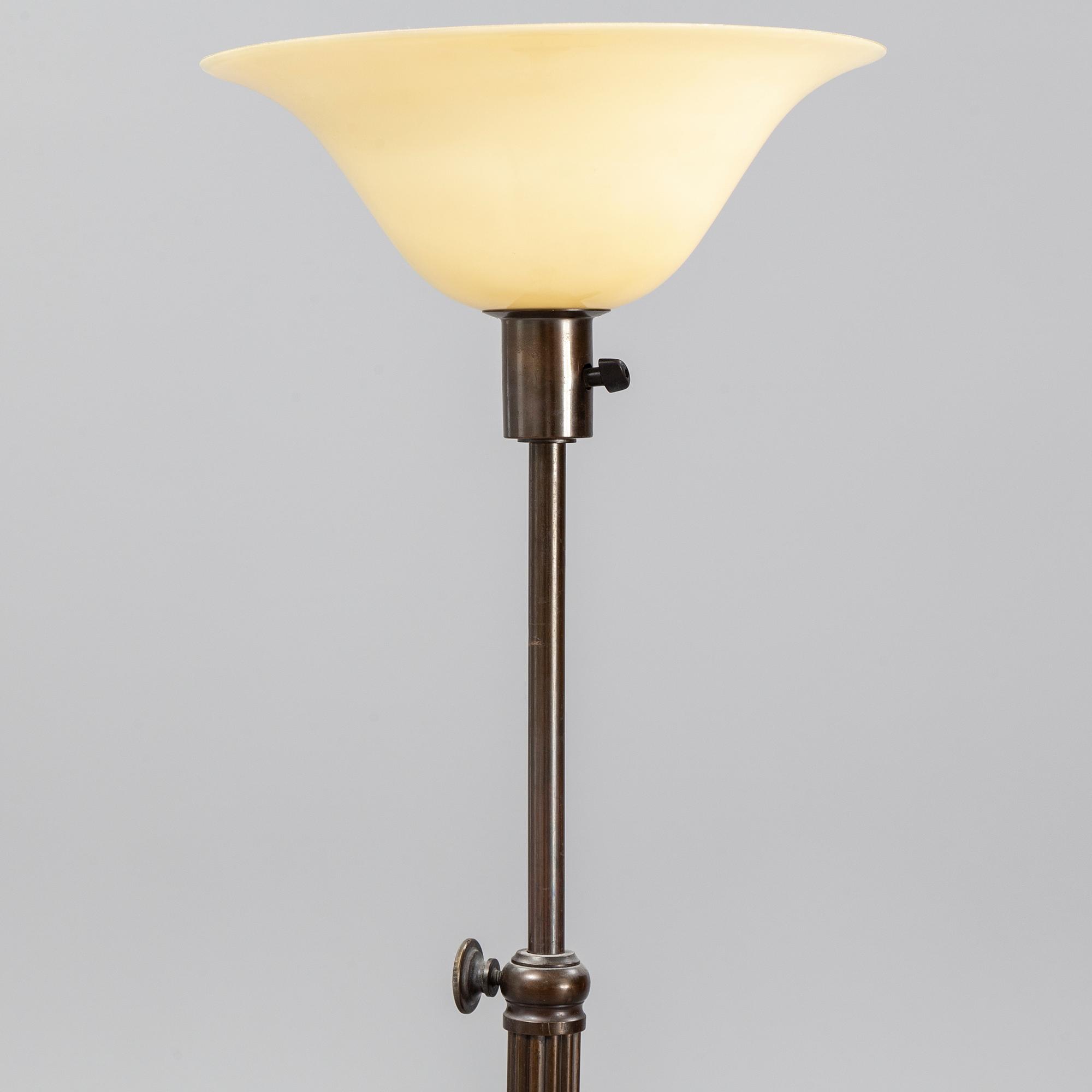 GOLVLAMPA,  1920/30 tal.