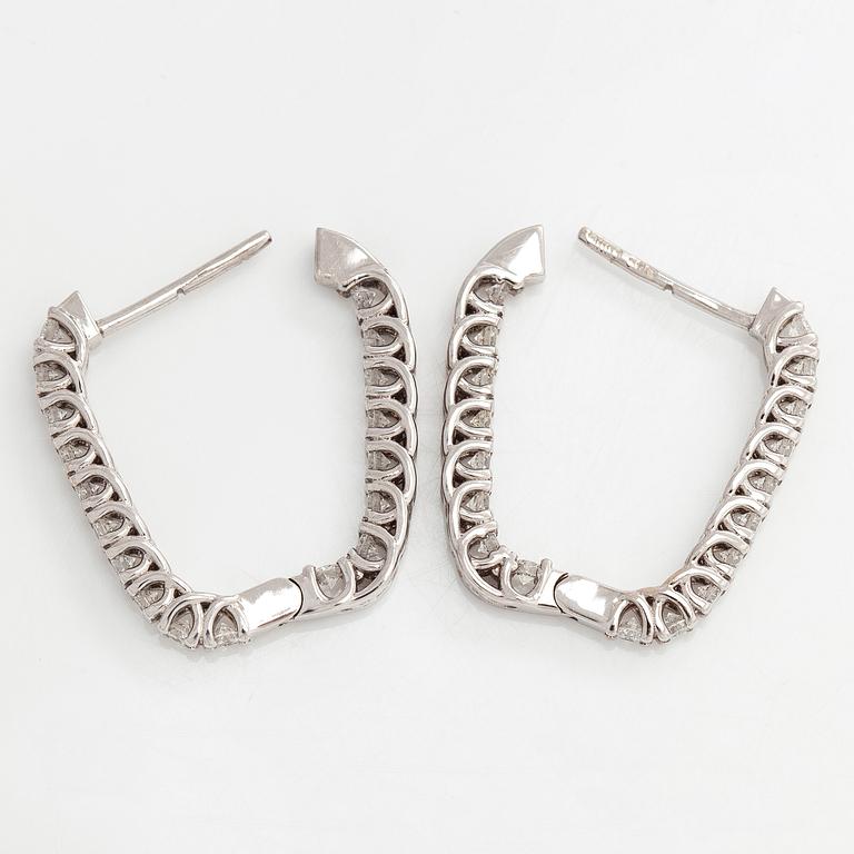 Örhängen, 18K vitguld med briljantslipade diamanter.