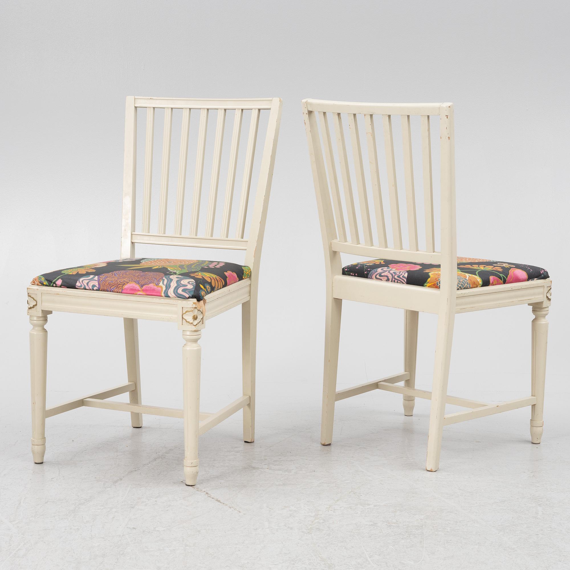 Dining table with six chairs, Gustavian style, second half of the 20th Century.