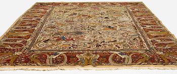 An antique Tabriz catper od 'Safavid Huntig design', Northwest Persia, c. 374 x 286 cm.