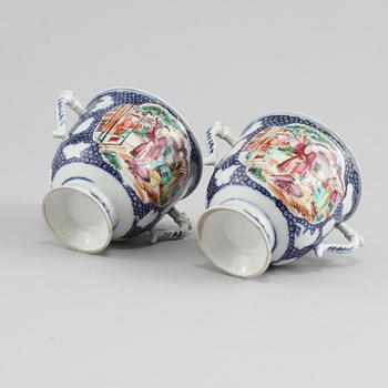 KOPPAR, ett par, porslin, Kina, Jiaqing, (1796-1820).