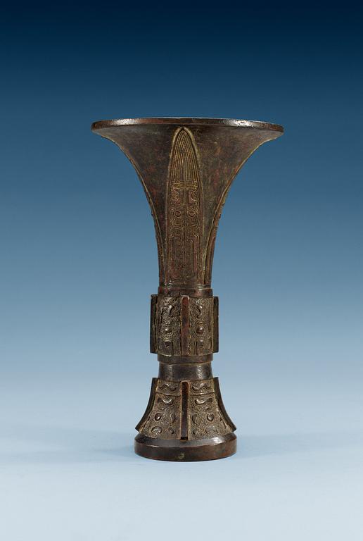 A Gu shaped ritual bronze vessel, 17/18th Century.