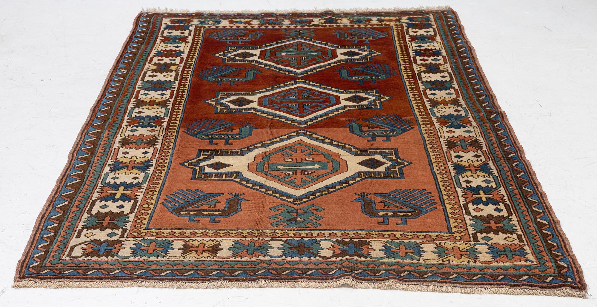 An Ardabil carpet, approx. 265 x 163 cm.