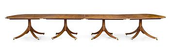 492. A Regency-style 20th century mahogany dinner table.