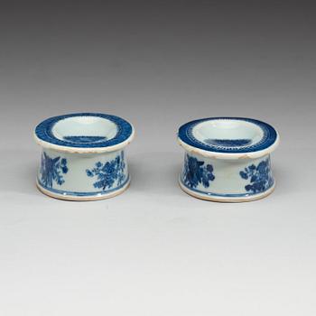 A pair of blue and white salts, Qing dynasty, Jiaqing (1796-1820).