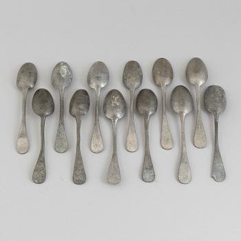 A SET OF 12 SIMILAR PEWTER SPOONS, 18th century.