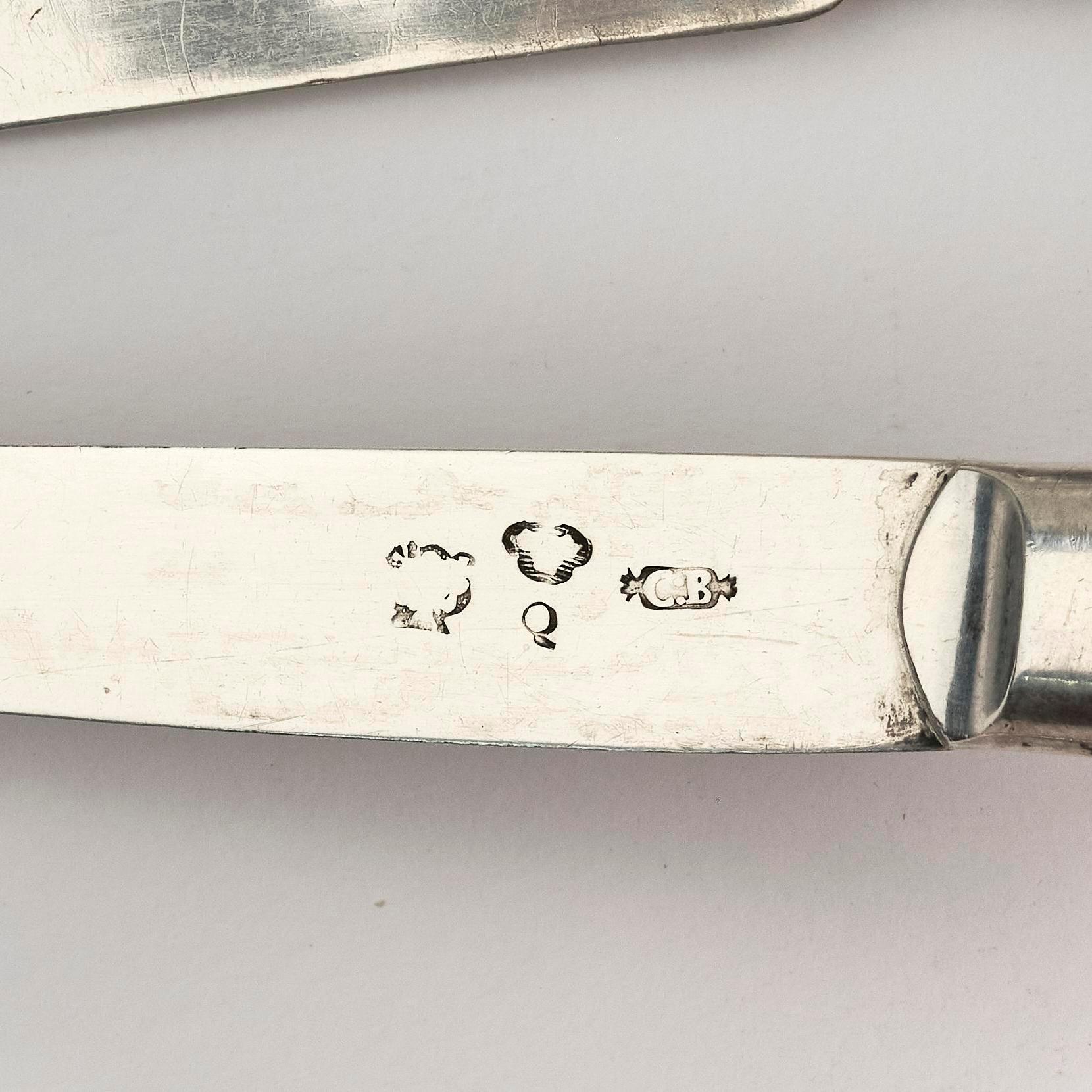 A matched set of cutlery, 18th century, presumably Meissen.