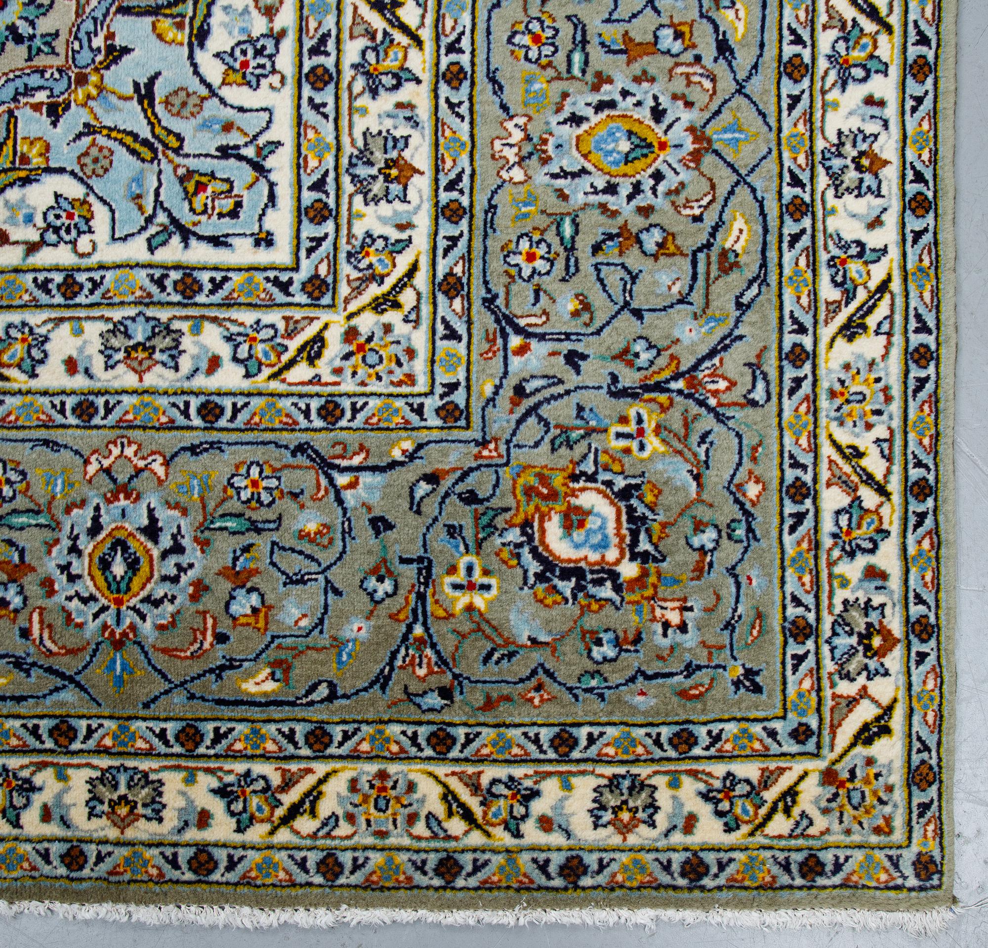 Matto, Kashan, signed Isfahanian, ca 404 x 280 cm.