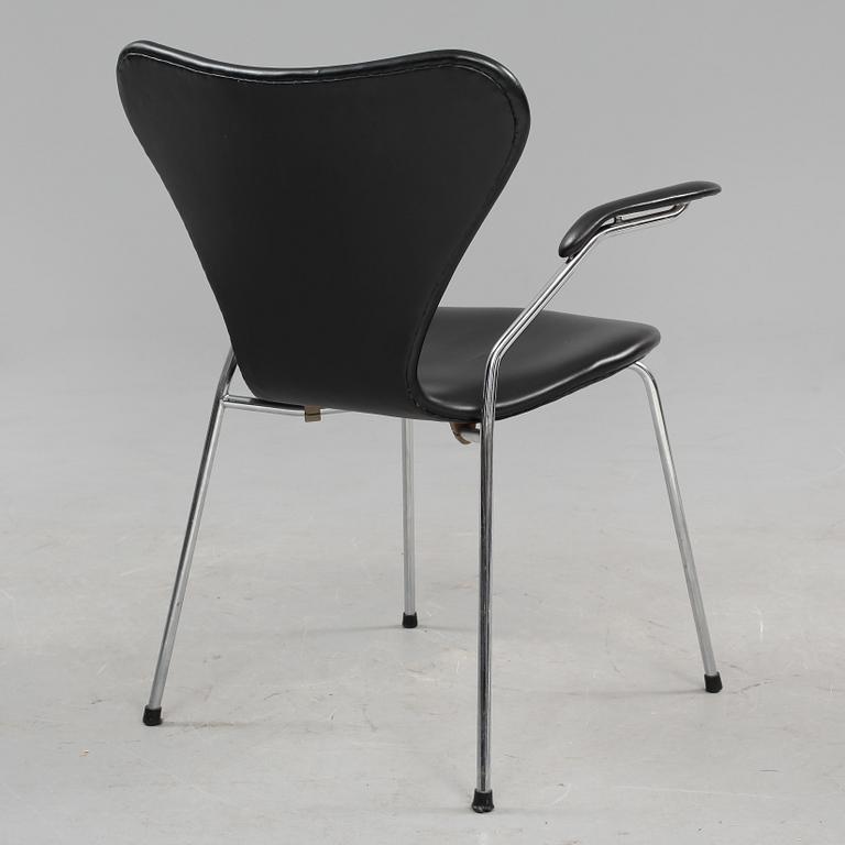 KARMSTOL, "Sjuan", Arne Jacobsen, Fritz Hansen, detta exemplar tillverkat 1974.