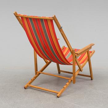 A mid 20th Century birch beach chair.