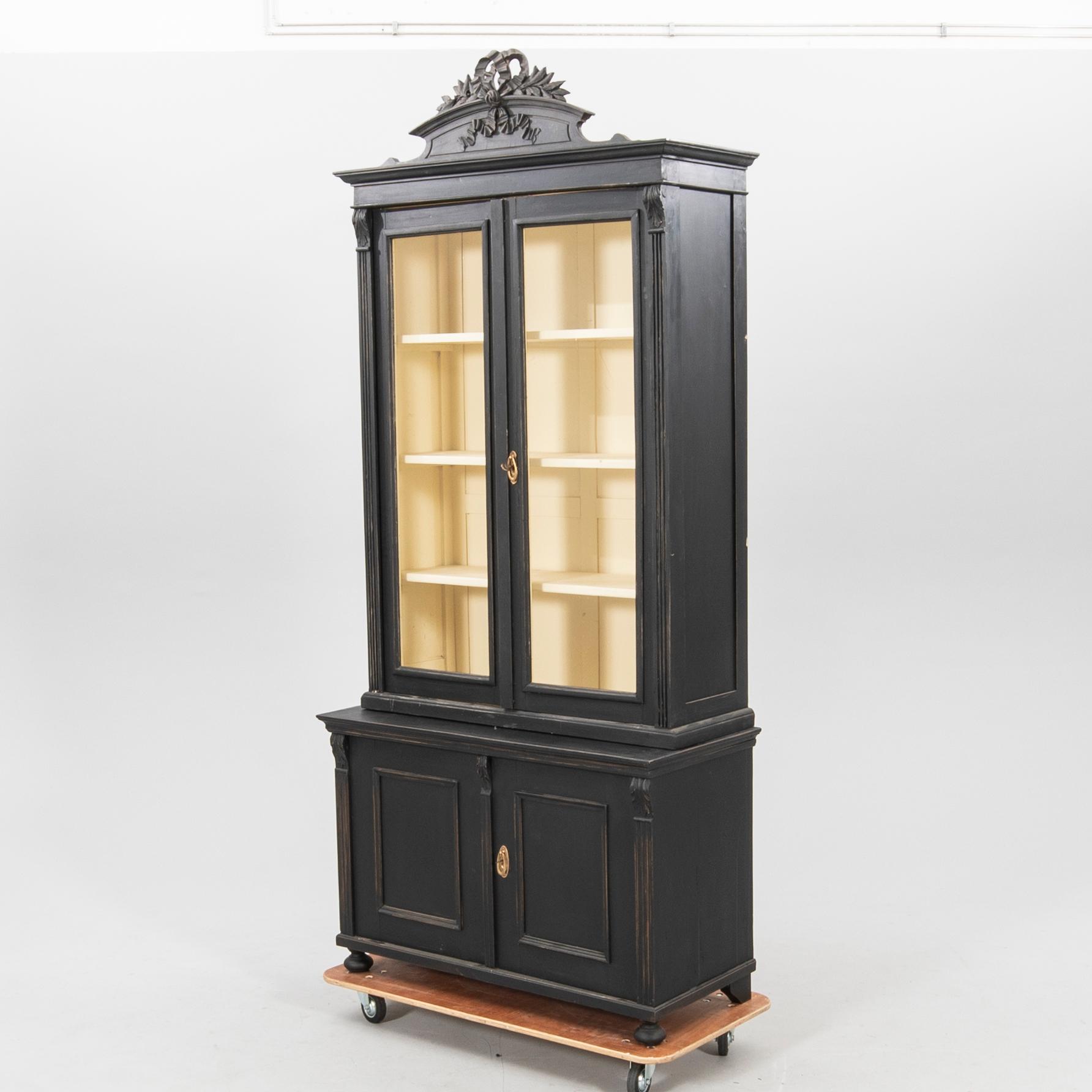 Skåp 1900-talets första hälft.