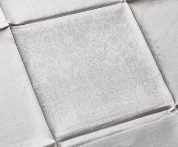 A TABLE CLOTH AND NAPKINS, 24 pieces, linen damask, the table cloth is dated 1827, ca 560-567 x 207,5 cm, Sweden 1827.