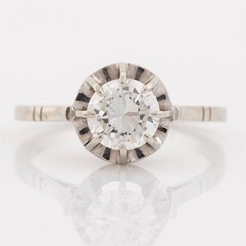 Ring med briljantslipad diamant.