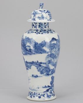 LOCKURNA, porslin, Kina. Kangxi-stil, 1900-tal.