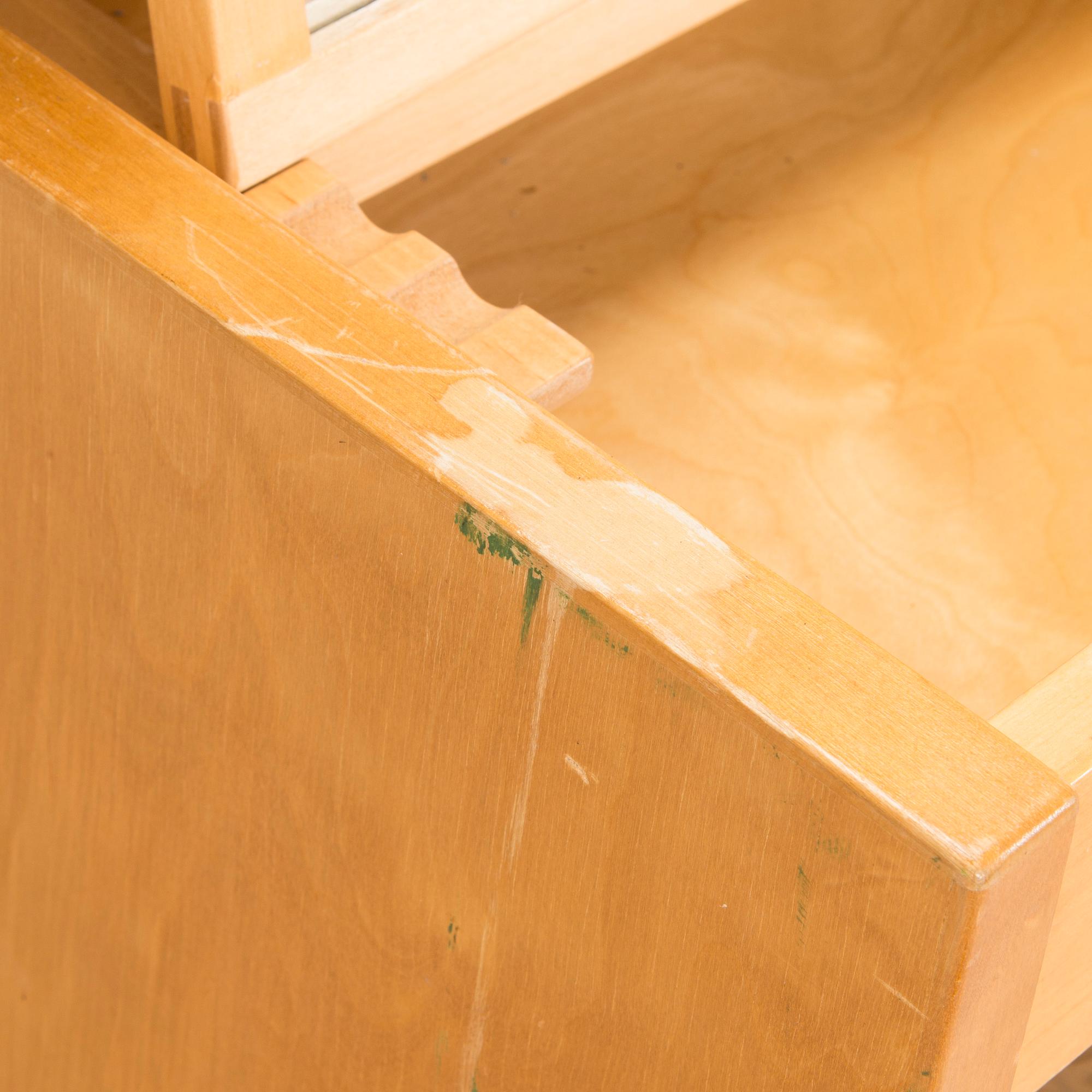 Aino Aalto, toalettbord / skrivbord,  modell 190, O.Y. Huonekalu- ja Rakennustyötehdas A.B. tidigt 1950-tal.